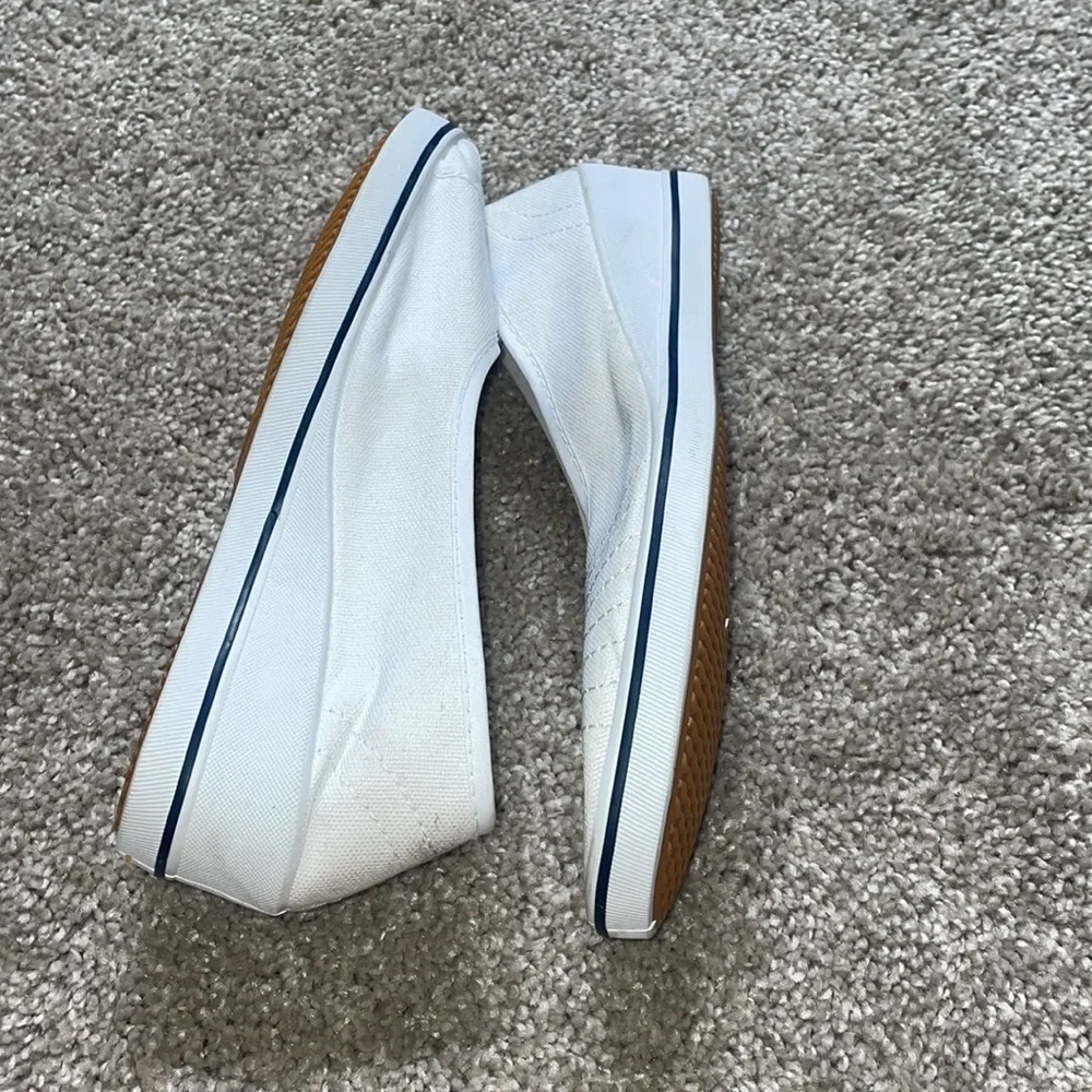 New white wedge ballet style walking shoe canvas size 7.5